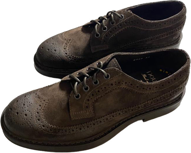 Scarpa uomo Doucal's Derby stringata brogue in scamosciato colore testa di moro, scarpe basse eleganti e di alta qualità.