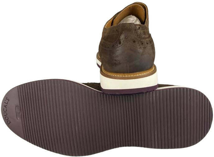 Scarpa uomo Doucal's Derby stringate brogue in scamosciato marrone, scarpe basse eleganti e classiche.