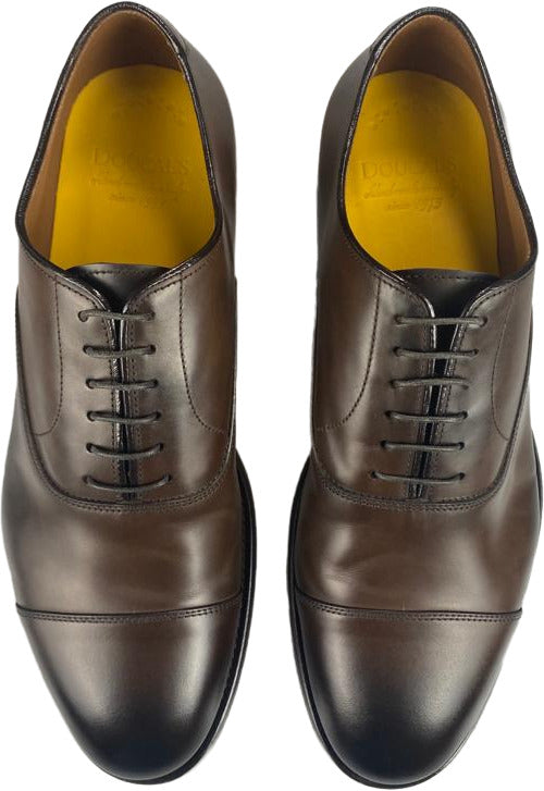 Scarpa uomo Doucal's francesina stringata in pelle marrone, stile cap toe, scarpa bassa elegante e classica.