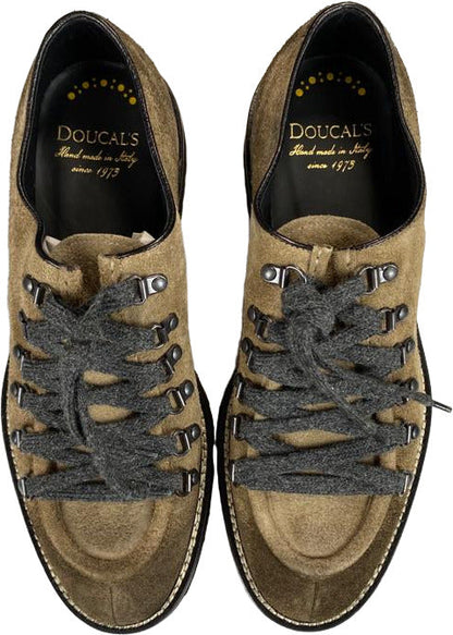Scarpa uomo Doucal's Derby coulisse in pelle color sabbia, scarpa stringata bassa in stile moda uomo.