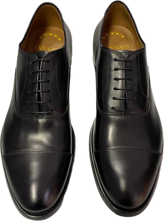 Scarpa uomo Doucal's Oxford cap toe in pelle nera, scarpa stringata bassa elegante e classica, modello in pelle nero.