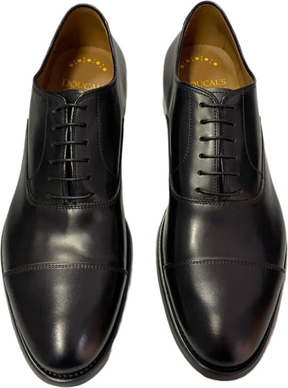 Scarpa uomo Doucal's Oxford cap toe in pelle nera, scarpa stringata bassa elegante e classica, modello in pelle nero.