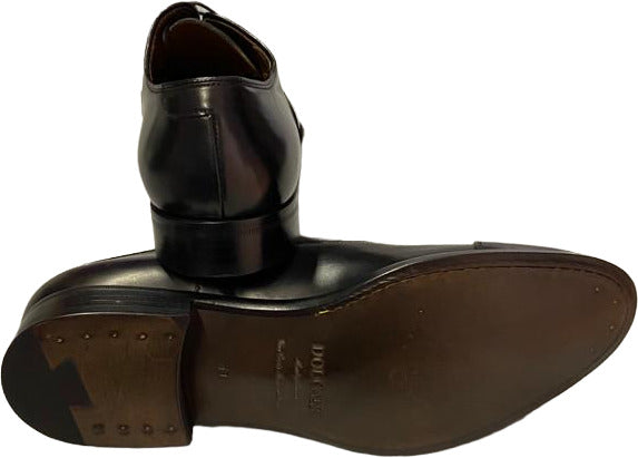 Scarpa uomo Doucal's Oxford cap toe in pelle nera, scarpa stringata bassa in stile elegante e classico.
