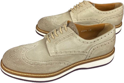 Scarpa uomo Doucal's Derby Stringate Brogue in scamosciato colore daino, scarpe stringate basse elegantemente stilizzate.