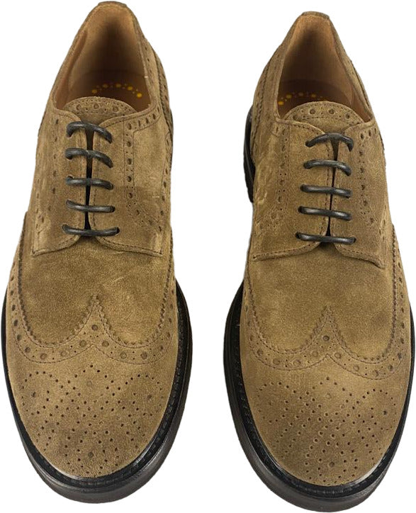 Scarpa Derby stringata Doucal's Uomo in scamosciato color tabacco, scarpa bassa elegante con dettagli brogue.