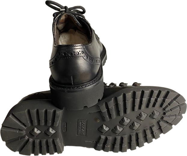 Scarpa uomo Doucal's Derby in pelle nera, scarpe stringate basse in stile moda uomo, modello in colore nero.