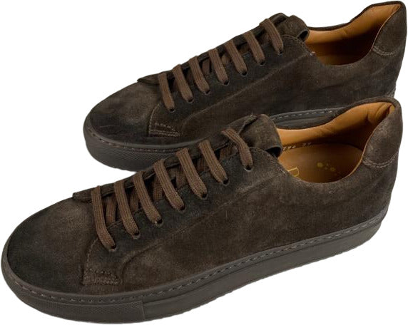 Sneaker casual Doucal's da uomo in pelle colore marrone, scarpa italiana, stile sportivo e moda.