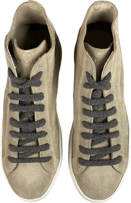 Scarpa uomo Doucal's sneaker alta in pelle scamosciata beige, stile casual e moda maschile.