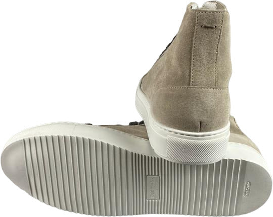 Sneaker alta Doucal's da uomo in pelle scamosciata beige, scarpa casual sportiva con design elegante e stile moderno.
