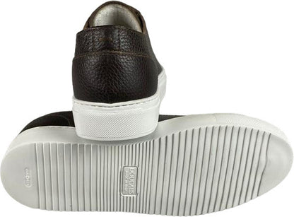 Sneaker casual Doucal's da uomo in pelle marrone, vista frontale su scarpa in pelle morbida e dettagli eleganti.