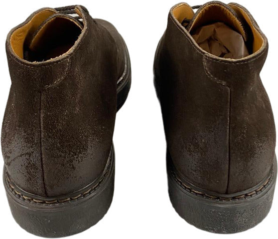 Scarpa uomo Doucal's polacchini in pelle scamosciata marrone, stile stivali, con design elegante e suola resistente.