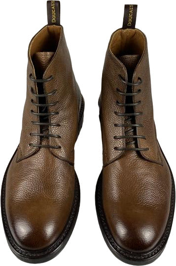 Stivaletto uomo Doucal's in pelle martellata di colore marrone, stile moda e scarpe da uomo, con suola robusta.