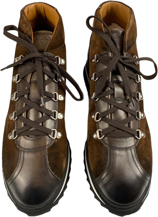 Stivaletto uomo Doucal's in pelle marrone, scarpa uomo di moda, dettagli e finiture visibili in questa immagine.