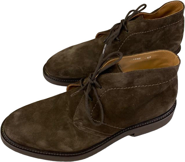 Stivaletto uomo Doucal's in pelle scamosciata marrone, stile polacchini, elegante e robusto, perfetto per look casual e sofisticato.
