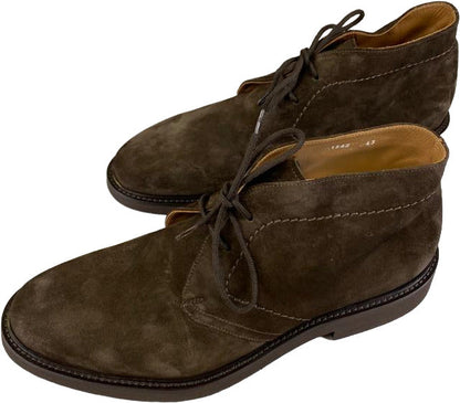 Stivaletto uomo Doucal's in pelle scamosciata marrone, stile polacchini, elegante e robusto, perfetto per look casual e sofisticato.