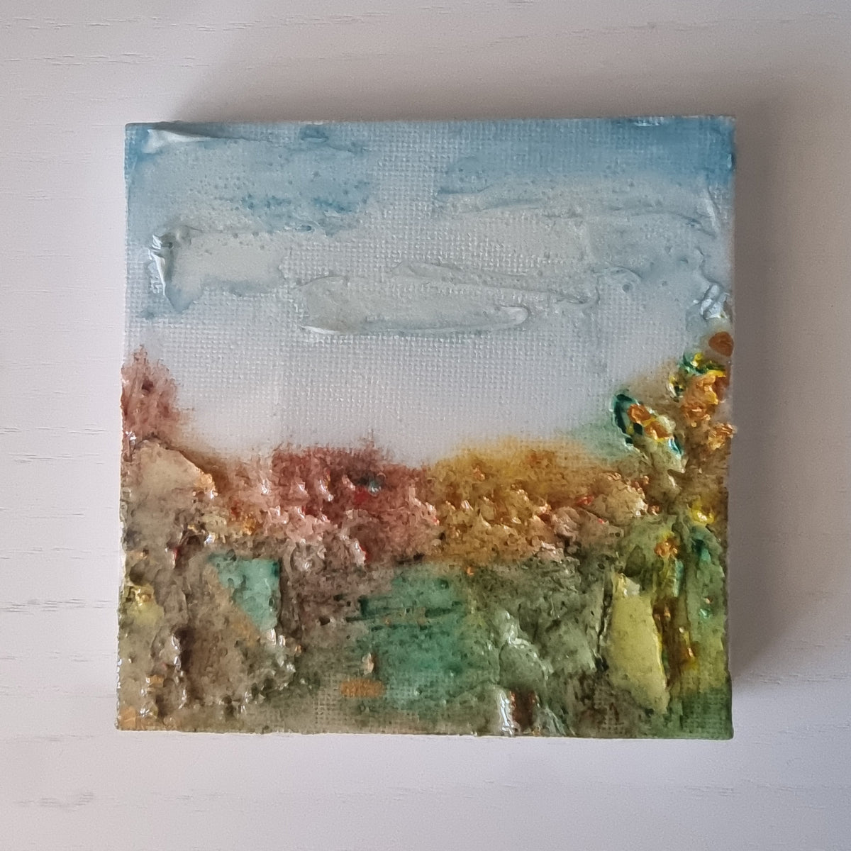 Fenàlzu (Prato), Mini tela 10x10 cm dipinta a mano multi materico con supporto mini cavalletto. Opera unica fornita di certificato di autenticità. Dipinto a mano da AlbarosAtzeni 