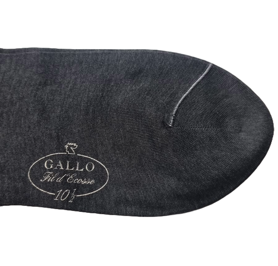 Calze lunghe Gallo uomo in cotone grigio asfalto, eleganti, made in Italy, per moda e stile maschile.