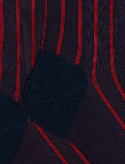 Calze lunghe uomo Gallo blu notte con righe Oltremare e papavero, in cotone 100%, eleganti e di alta qualità.