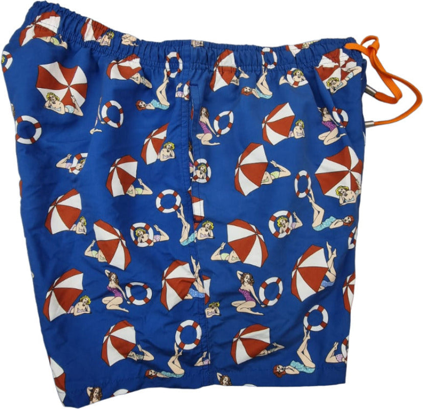Boxer mare uomo Gallo con fantasia ombrelloni blu e multicolor, pantaloncini casual per mare e piscina.