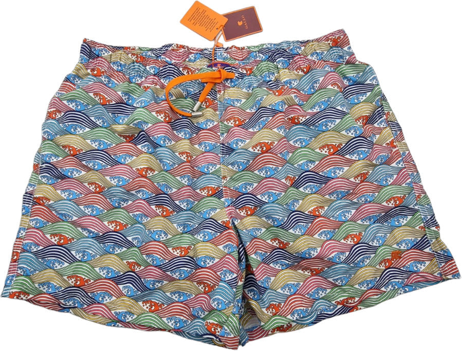 Boxer mare uomo Gallo con fantasia onde blu multicolor, in tessuto leggero, ideale per mare e piscina, made in Italy.