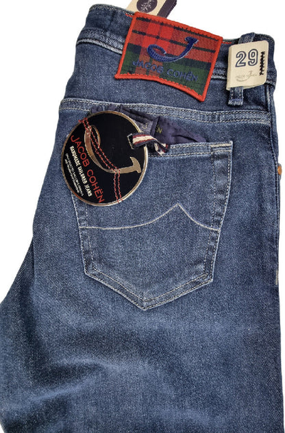 Jeans uomo Jacob Cohen J688 Comfort, denim stretch italiano con 5 tasche, moda uomo di alta qualità.