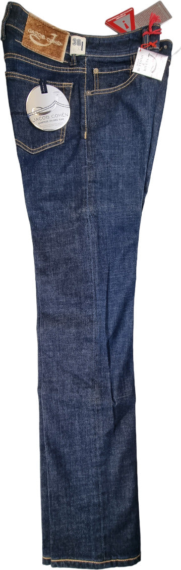 Jeans uomo Jacob Cohen J622 Comfort in denim stretch con 5 tasche, modello italiano premium, vista frontale.