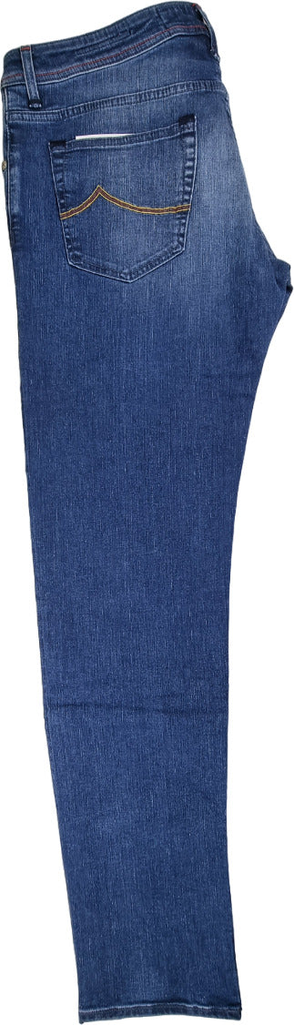 Jeans uomo Jacob Cohen con 5 tasche in denim indaco naturale, vestibilità classica e stile casual.