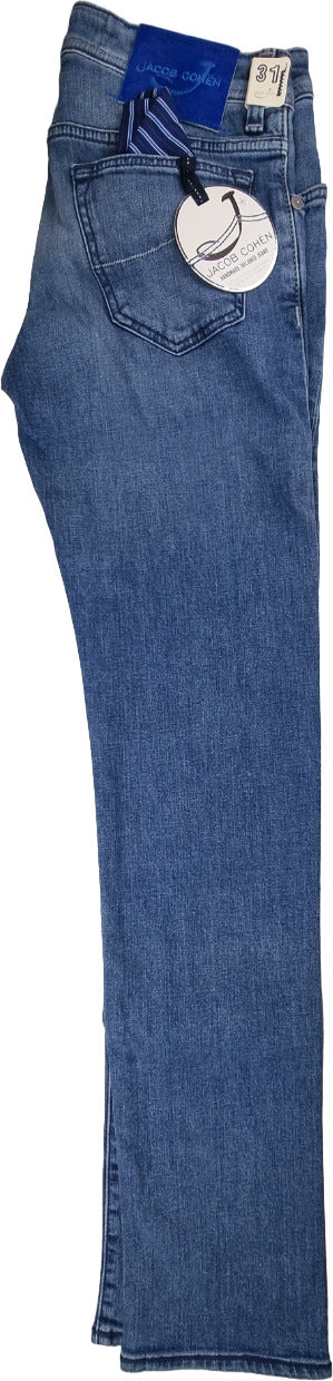 Jeans da uomo Jacob Cohen PW688 con 5 tasche, denim slavato, stile comodo e casual, perfetti per outfit informali.