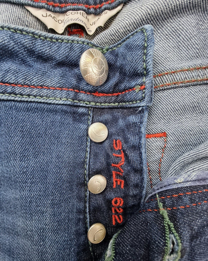 Jeans uomo Jacob Cohen 5 tasche in denim blu, modello PW622 Comf, vestibilità comoda e stile classico.