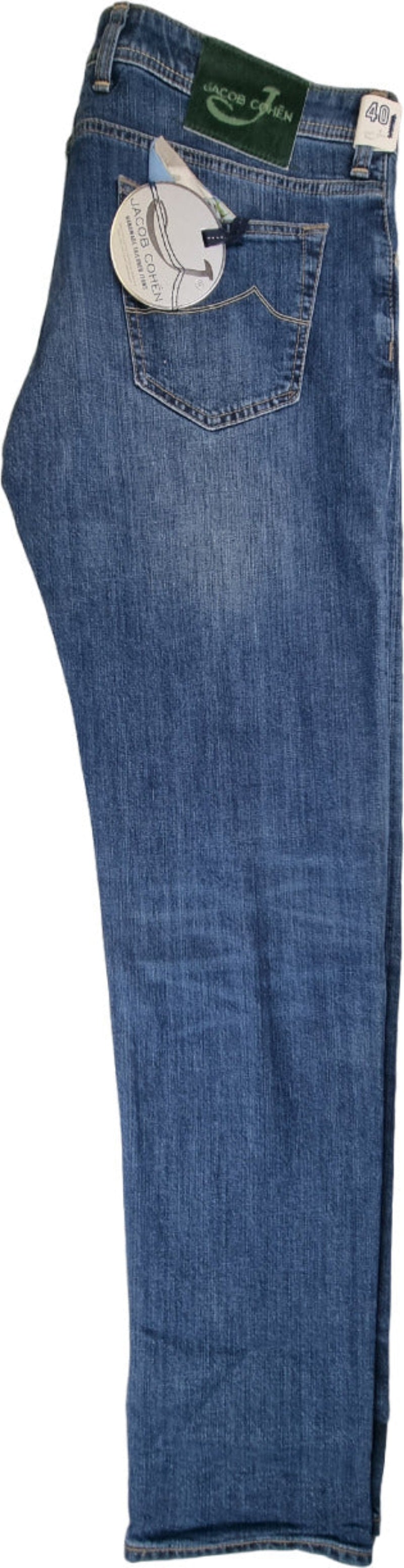 Jeans uomo Jacob Cohen 622 COMF in denim blu, stile casual con dettagli classici, mostrati in primo piano.