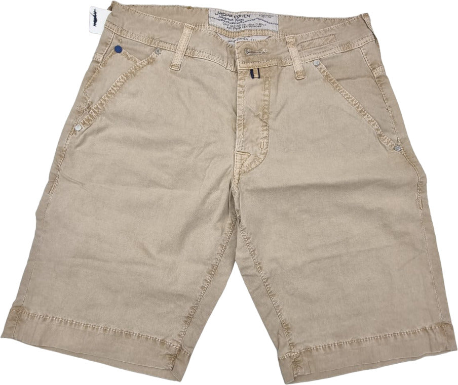 Bermuda uomo Jacob Cohen in stile vintage color cammello, pantaloncini di moda per uomo, dettaglio frontale e tessuto morbido