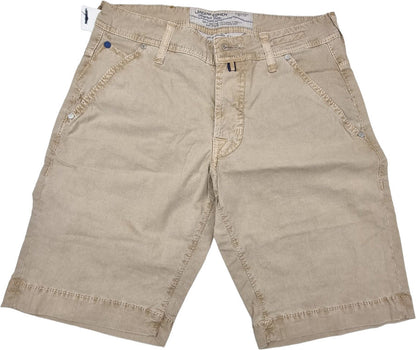 Bermuda uomo Jacob Cohen in stile vintage color cammello, pantaloncini di moda per uomo, dettaglio frontale e tessuto morbido