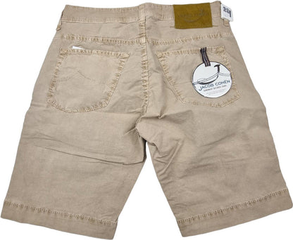 Bermuda uomo Jacob Cohen vintage in tessuto cammello, pantaloncini moda uomo, dettaglio e tessuto in primo piano