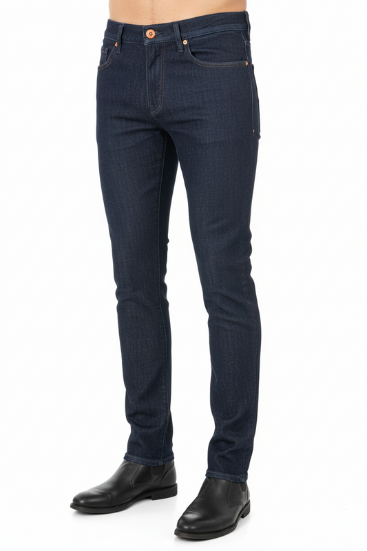 Jeans PT05 Swing Super Slim Fit Stile Aderente Italiano
Scopri l'innovazione del jeans PT05 modello Swing Super Slim Fit, la perfetta fusione tra vestibilità aderente contemporanea e qualità artigianale italiana. Un capo che valorizza la silhouette maschile con stile e comfort. Indossato