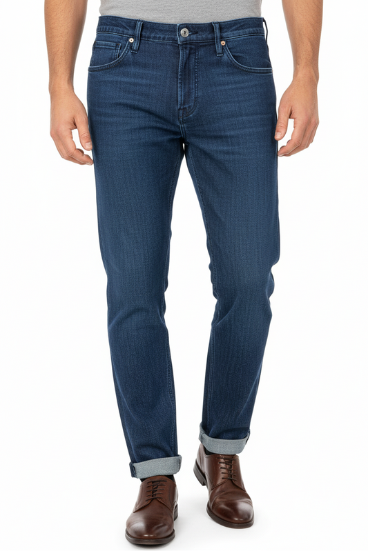 Jeans PT05 Reggae Tapered Fit L'Eccellenza del Denim Italiano
Scopri il perfetto equilibrio tra comfort e stile con i jeans PT05 modello Reggae. La vestibilità tapered fit si adatta naturalmente alla tua silhouette, offrendo libertà di movimento senza compromessi sull'eleganza. indossato