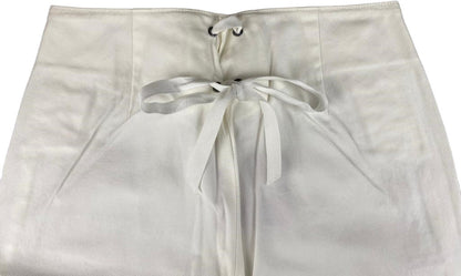Pantaloni donna Kiltie 3/4 tinta unita bianco, stile moda donna, pantaloni eleganti e comodi, immagine frontale.