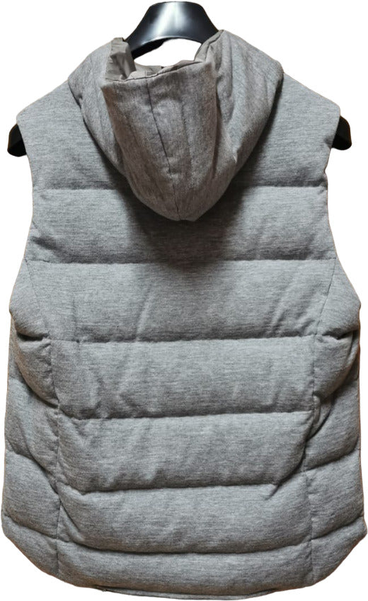 Smanicato uomo La Fileria in lana con cappuccio colore grigio, indossato da un modello, abbigliamento di moda per uomo.