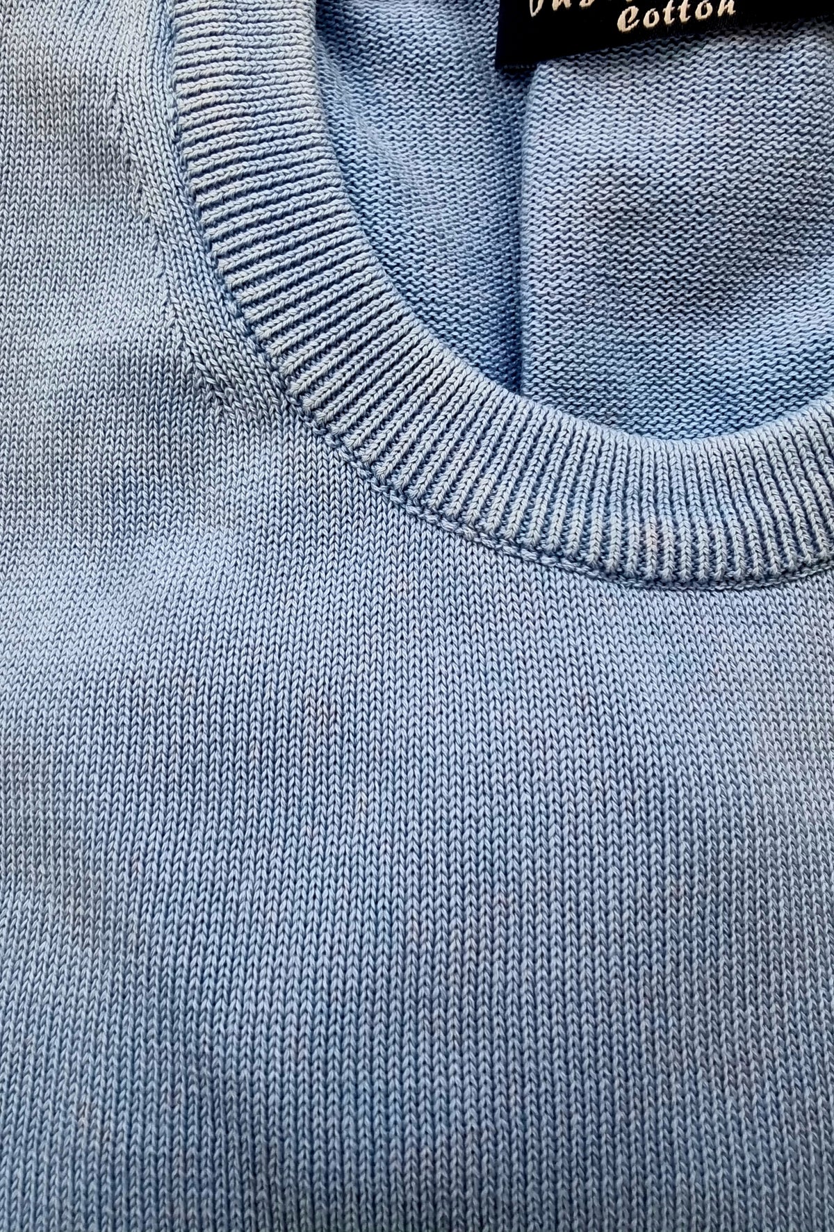 Maglia uomo fedeli girocollo cotone azzurro particolare collo e tessuto