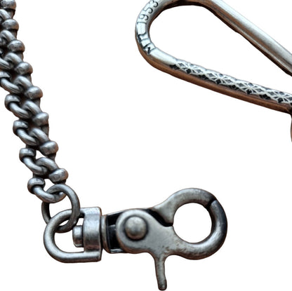 Portachiavi ad anello e catena Minoronzoni in stile vintage, accessorio moda per uomo, visibile in dettaglio con finiture eleganti