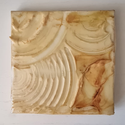 Pintadera 106, Mini tela 10x10 cm dipinta a mano multi materico con supporto mini cavalletto. Opera unica fornita di certificato di autenticità. Dipinto a mano da AlbarosAtzeni 