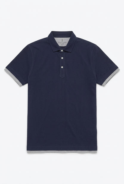 Polo Brunello Cucinelli blu notte con dettagli grigi a contrasto
Un blu profondo, una linea essenziale e dettagli che fanno la differenza: la polo da uomo Brunello Cucinelli MTS53966 interpreta il guardaroba casual con un'eleganza discreta.