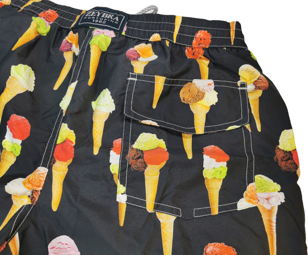 Boxer da uomo Portofino 1962 fantasia con cono gelato nero, ideale per sport acquatici e tempo libero, stile casual e confortevole.