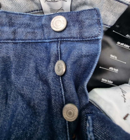 Jeans uomo PT 05 in denim scuro Reggae con taglio tapered fit, vestibilità moderna e dettagli classici.