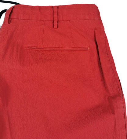 Bermuda uomo PT Torino invecchiato tinta unita color rosso mattone, pantaloncini moda per uomo, dettaglio tessuto e vestibilità
