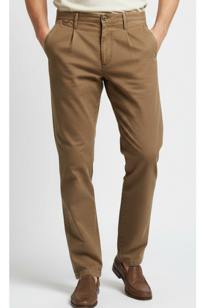 Pantaloni uomo PT Torino PT01 Elegance in colore marrone, tessuto elegante e vestibilità moderna, immagine frontale del prodotto.