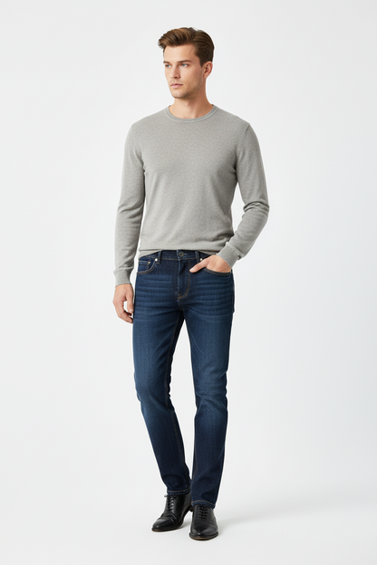 Jeans uomo Re-Hash in denim scuro, pantaloni casual in stile moderno, dettaglio tessuto e vestibilità.