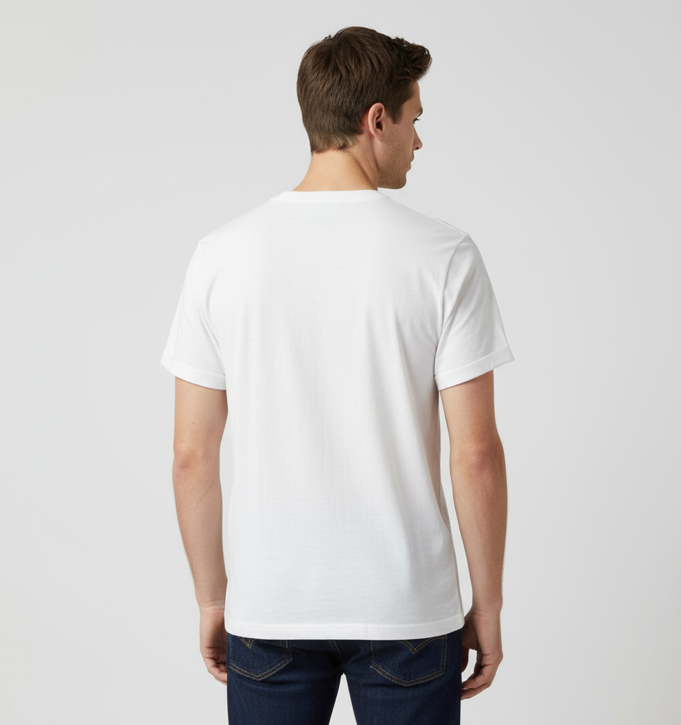 Retro t-shirt bianca indossata