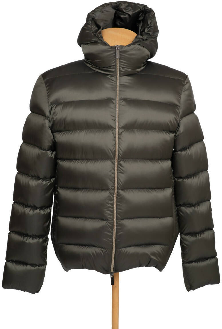 Giubbino uomo RRD in piumino verde, giacca leggera e calda, ideale per l'inverno, in stile casual e moderno.