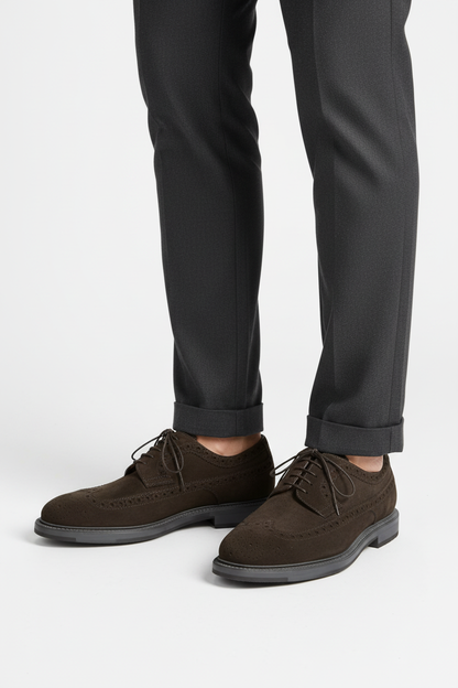 Scarpa da uomo Santoni Derby Brogue Rondine in pelle marrone, stile elegante e classico con dettagli perforati.