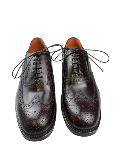 Scarpa uomo Santoni Oxford brogue in pelle testa di moro, stile derby elegante con dettagli tradizionali.
